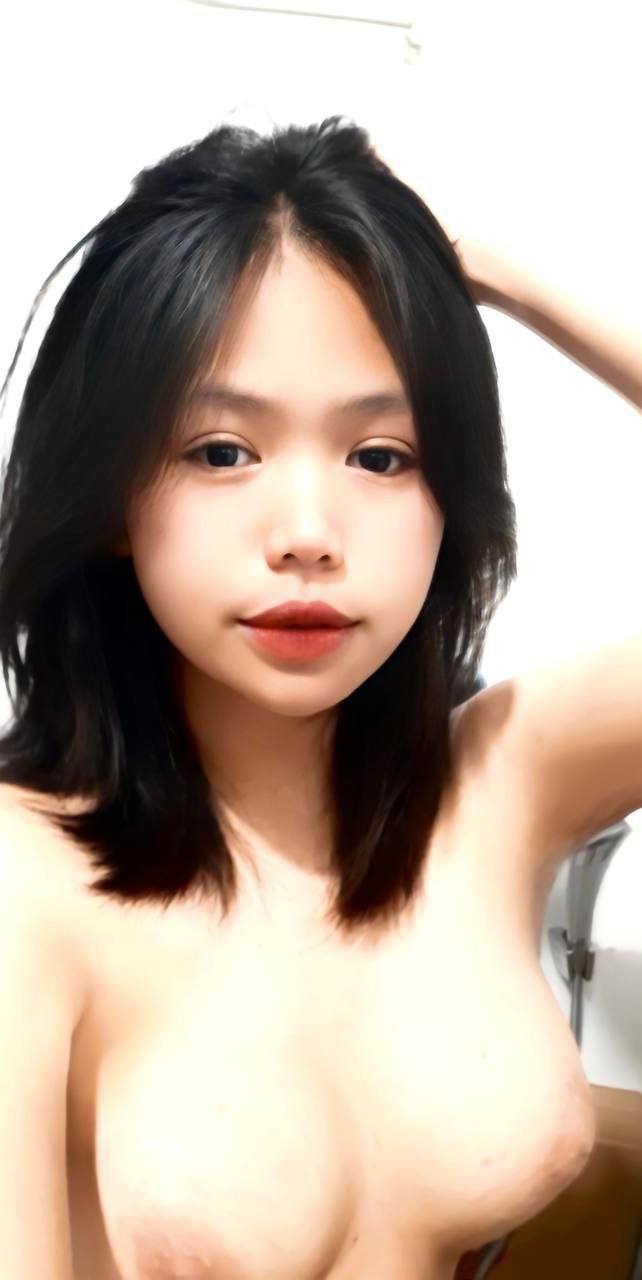 chị gái đang ngủ ngon thì em trai đem cặc vào địt