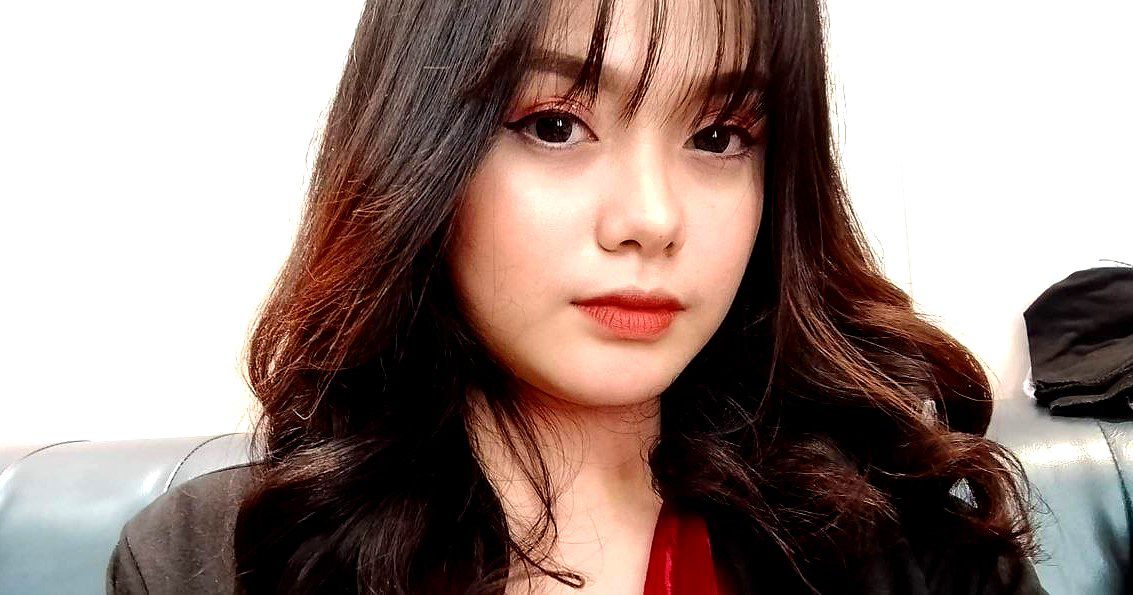 Thanh niên fa đáng thương nhìn bạn cùng phòng quan hệ đến 2 cô bạn gái